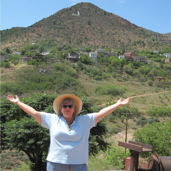 Welcome Friends The Den is open for your shopping pleasure Watch for LIVE SHOWS - Picture 12 of 16